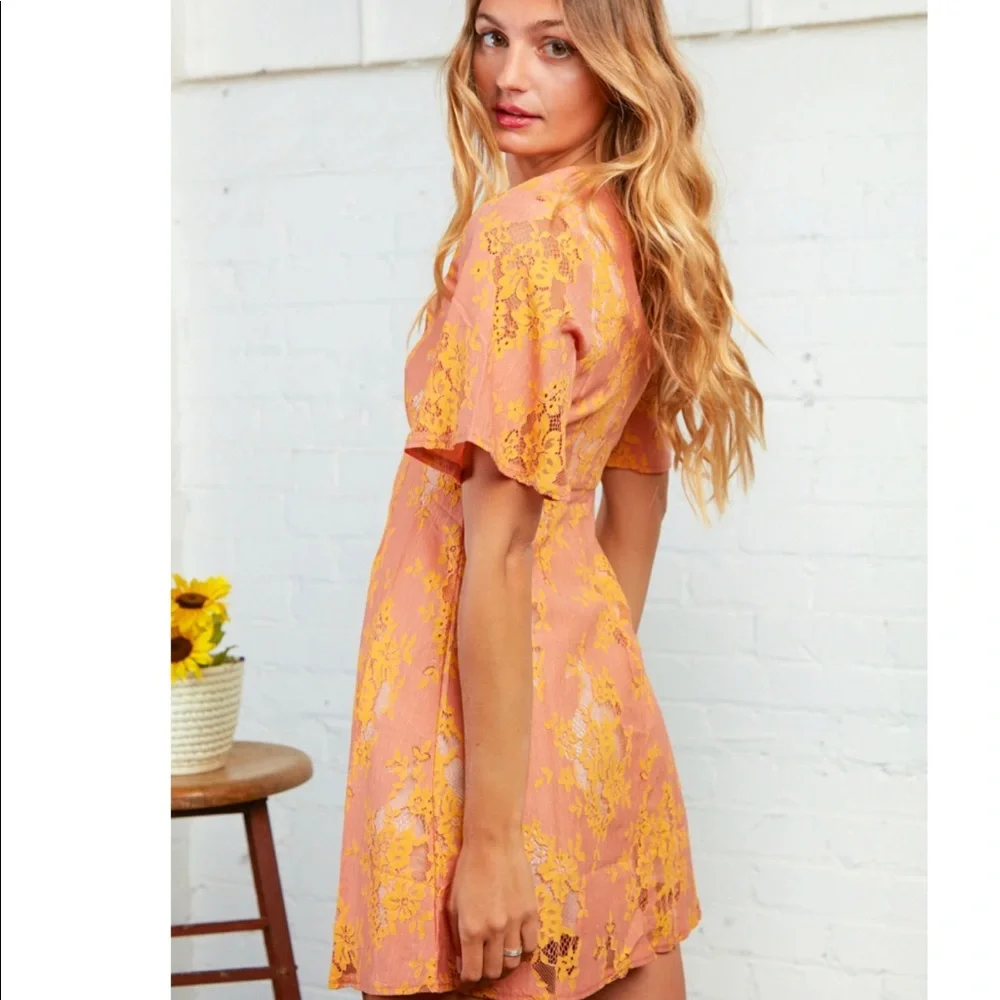 ⭐️Host Pick⭐️ Coral Floral Lace Dress - Picture 3 of 3